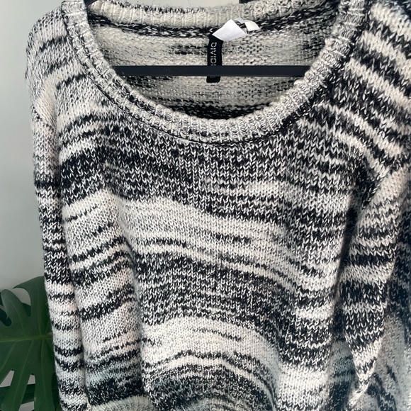 H&M Sweater - Picture 4 of 4